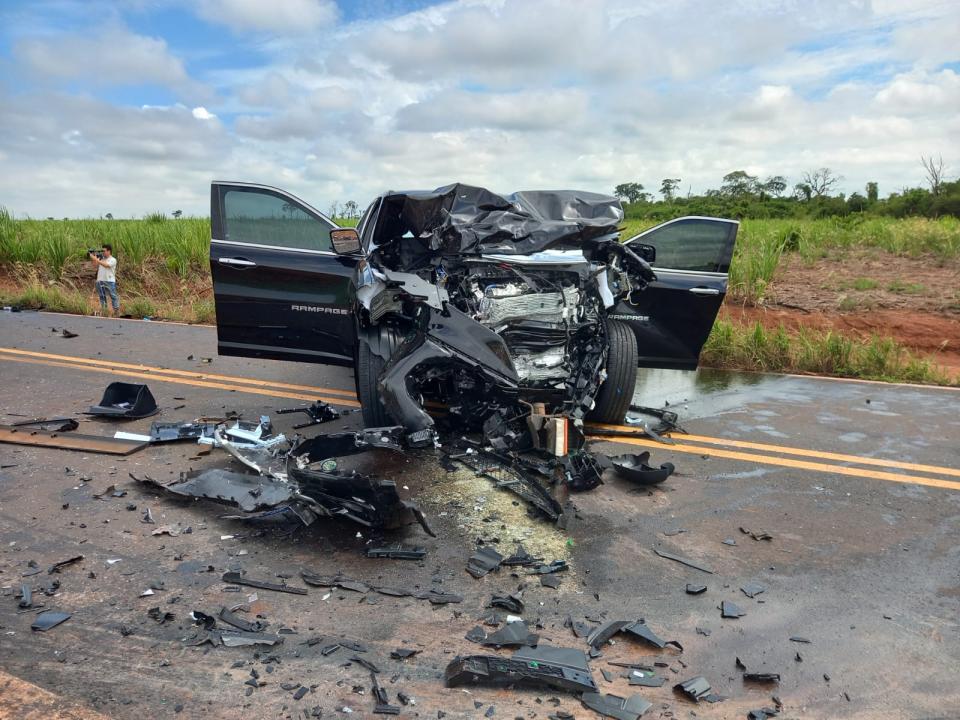 Foto 7 de 12 — Colisão Frontal: grave acidente deixa três feridos em vicinal de Matão